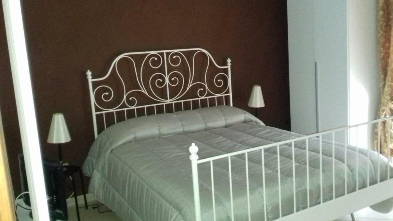 Casa Family & Friends Bed & Breakfast Salerno Bagian luar foto
