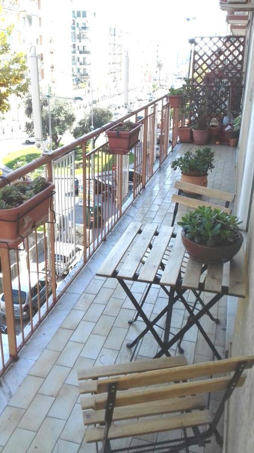 Casa Family & Friends Bed & Breakfast Salerno Bagian luar foto